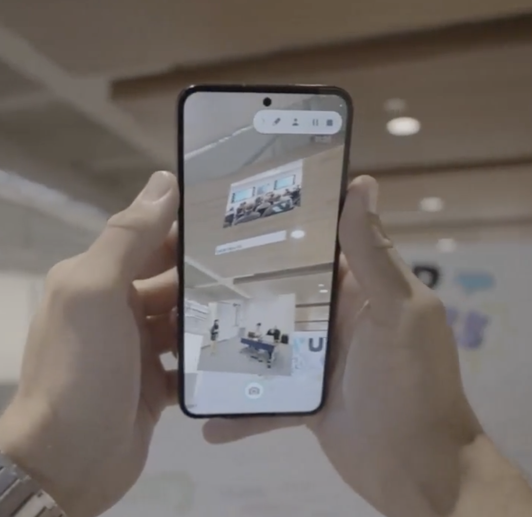 SocialMiXR: Facilitating Hybrid Social Interactions at Conferences